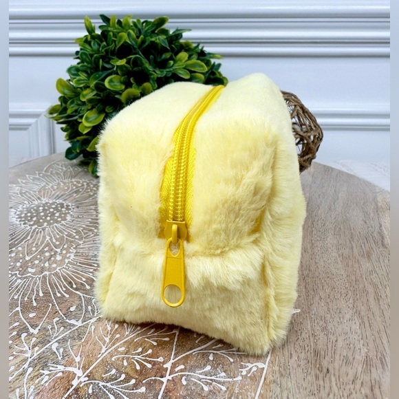 Faux Fur Yellow Cosmetic Bag - Picture 2 of 3